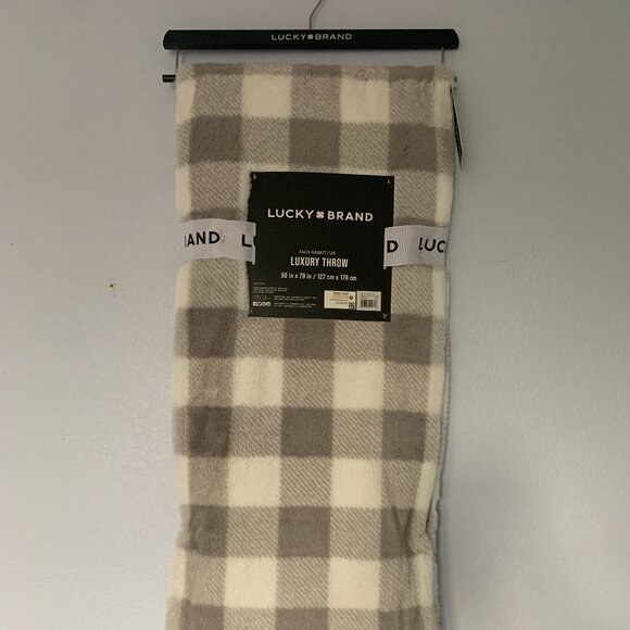 Lucky Brand Plush Throw Blanket 50x70 Gray White Super Soft Fleece Check Gift - Picture 1 of 6
